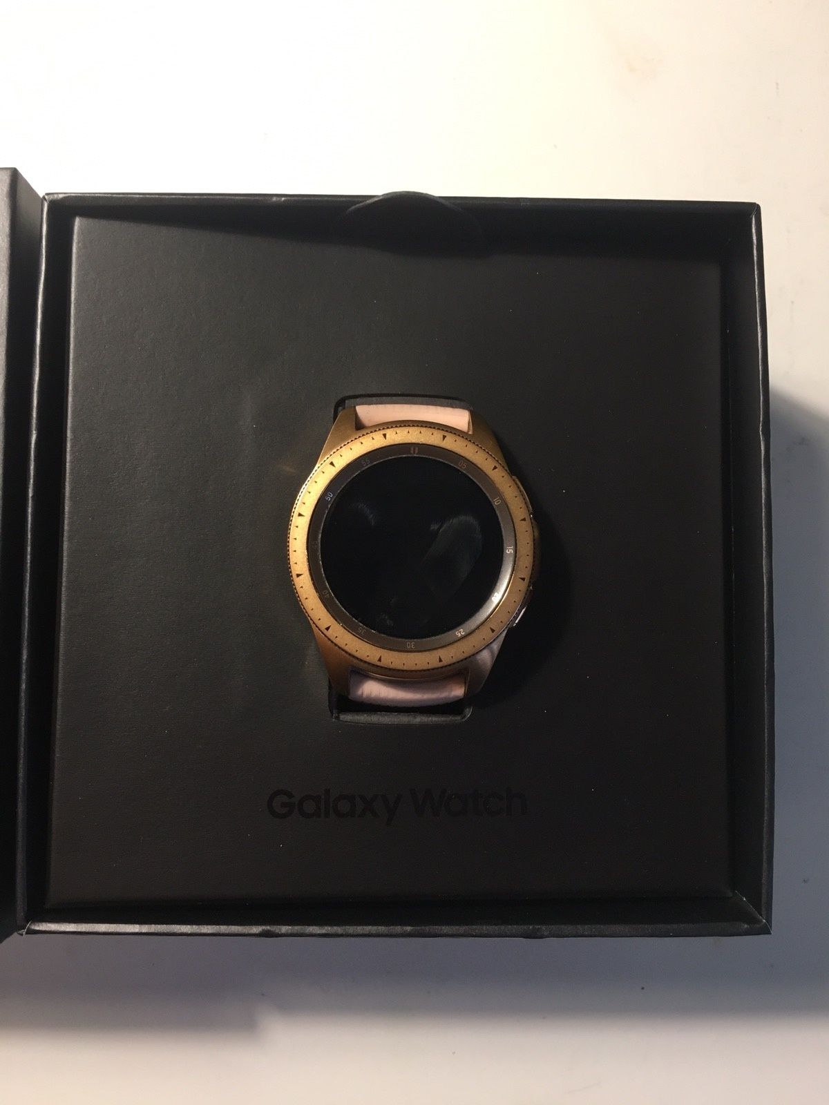 Samsung Galaxy Watch R810 42mm gold
SM