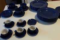 Conjunto pratos e chávenas porcelana azul