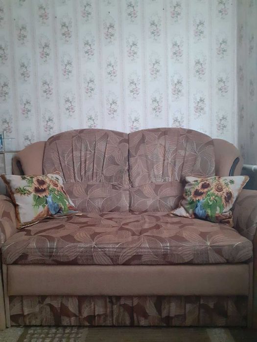 Меблі, техніка, килими, велосипед