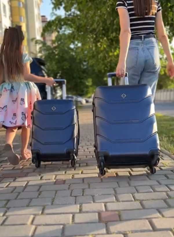 Валізи для подорожі комплект чемодан
