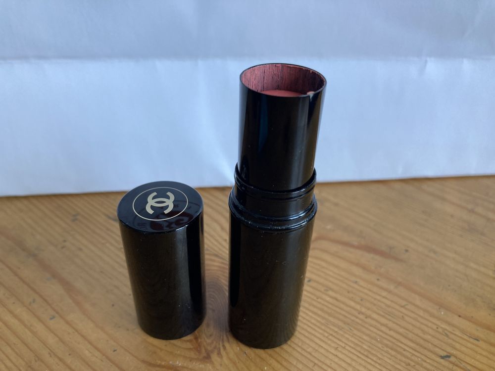 Róż blush stick Chanel policzki