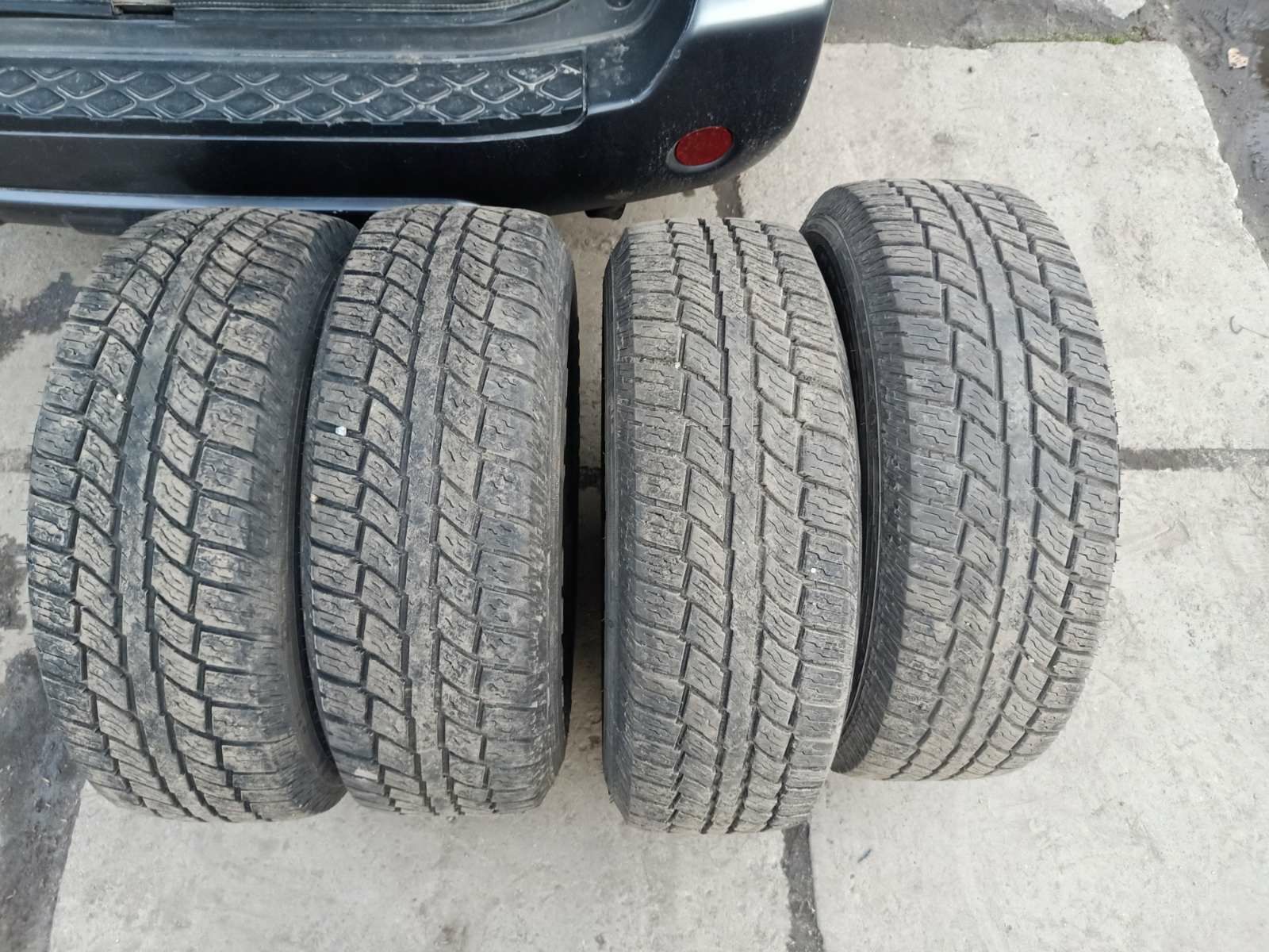 Гума на позашляховик 225/70 r16 недорого.