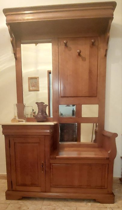 Aparador de madeira maciça com tampo em mármore, sapateira e bengaleir