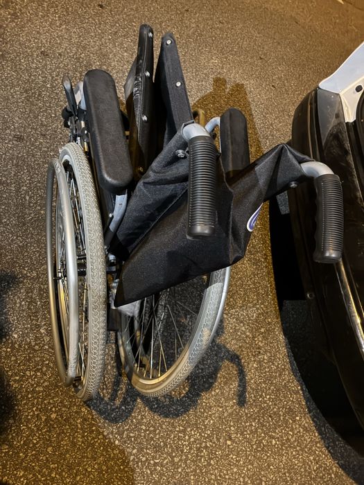 Cadeira de rodas Invacare pouco usada