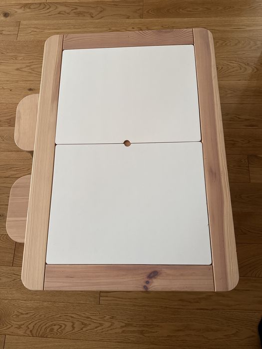 Stolik dziecięcy IKEA FLISAT (+2 wkłady TROFAST) i 2 stołki FLISAT