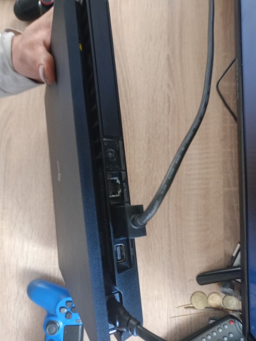 PlayStation 4 slim +2 геймпада