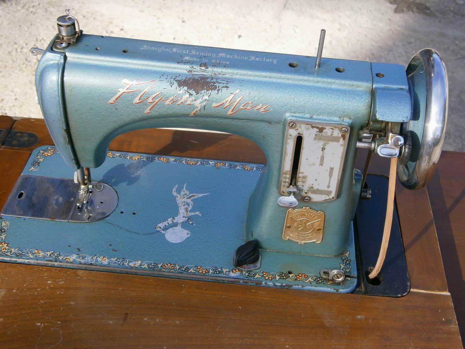 Швейная машина с ножным приводом Flying Man