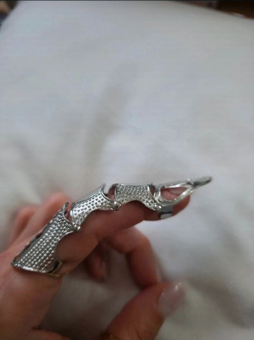 Srebrny pierścionek pierścień szpon zbroja pazur emo alternative gothi