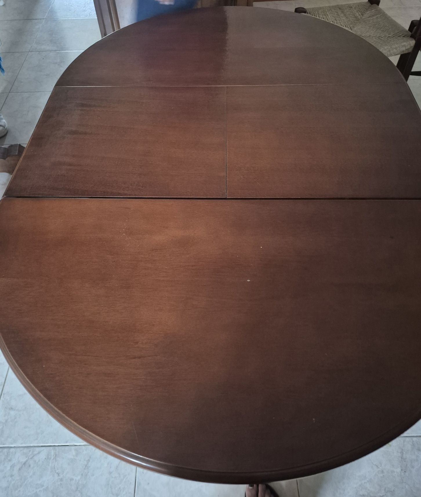 Mesa extensível de madeira