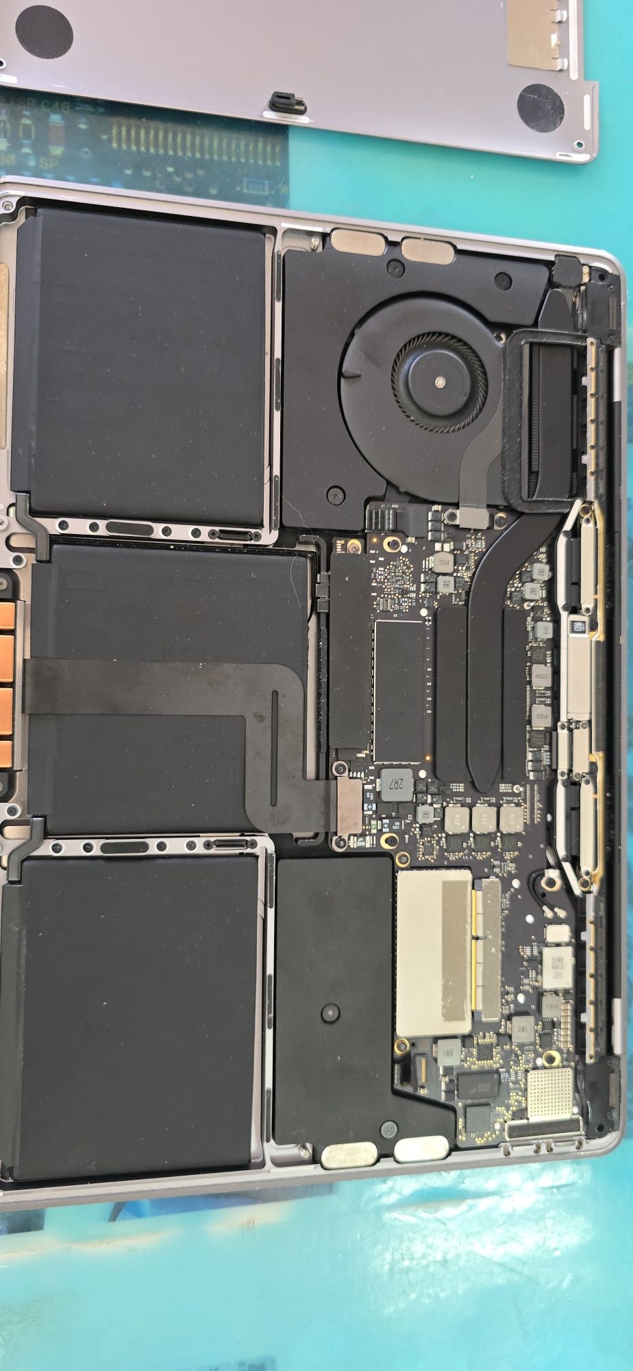 2017 Apple Macbook pro A1708