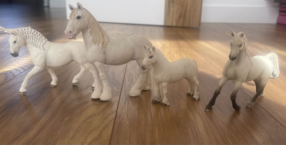 Figurki koni Schleich