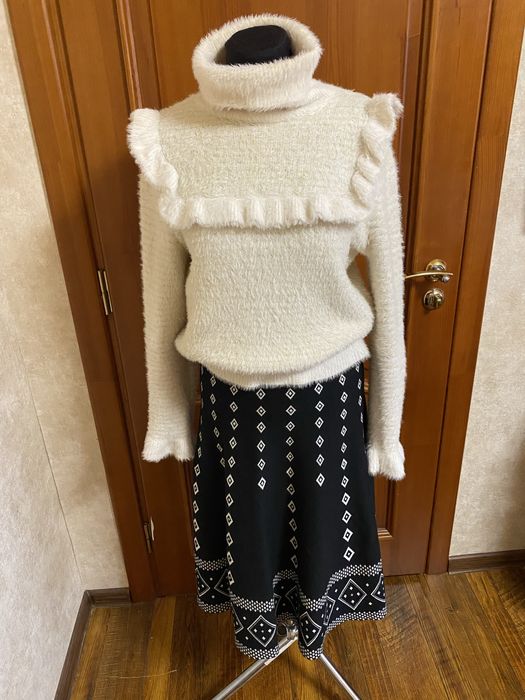 Світер жіночий теплий  Zara розмір М стан відмінний