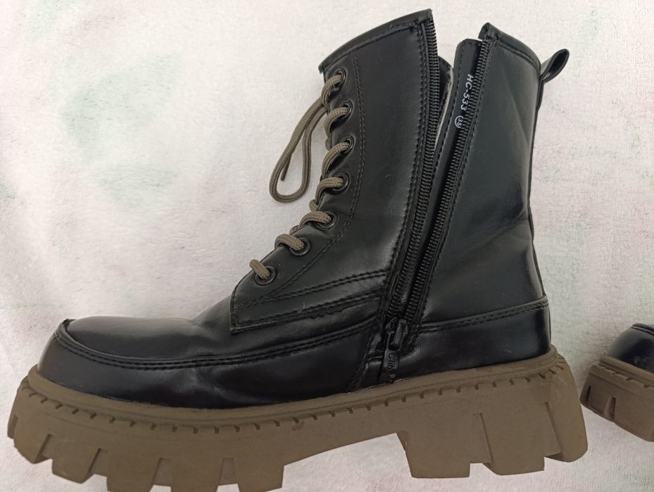 Зимові черевики для дівчинки