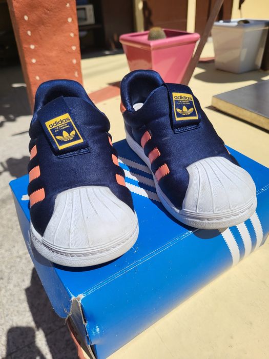 Sapatilhas da marca adidas superstar tamanho 27