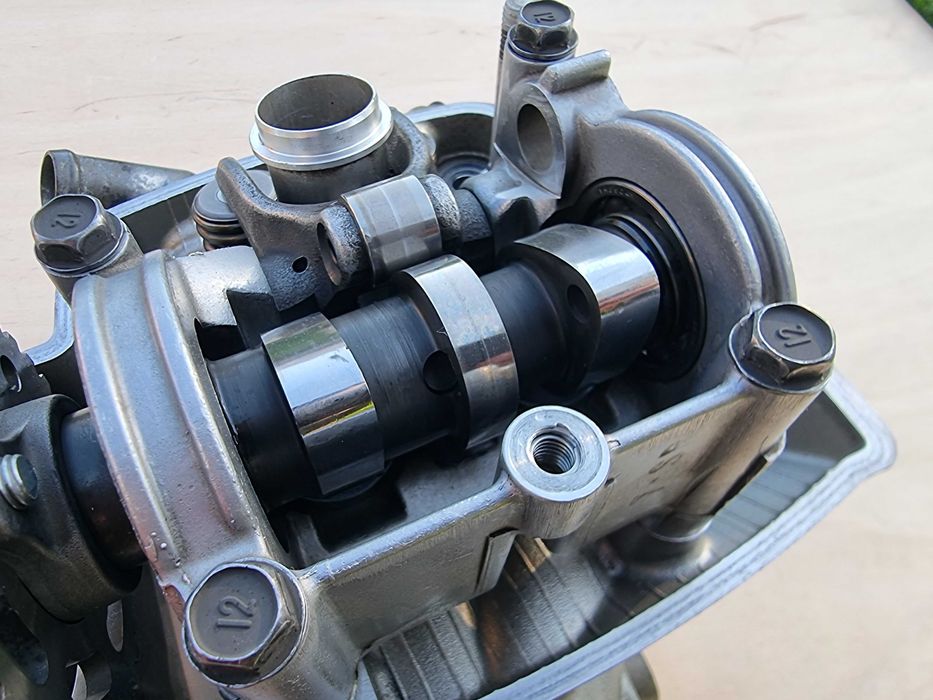 Kompletna głowica Honda CRF 450 r. 02-08 oem stan BDB