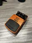 Efekt gitarowy Behringer super fuzz
