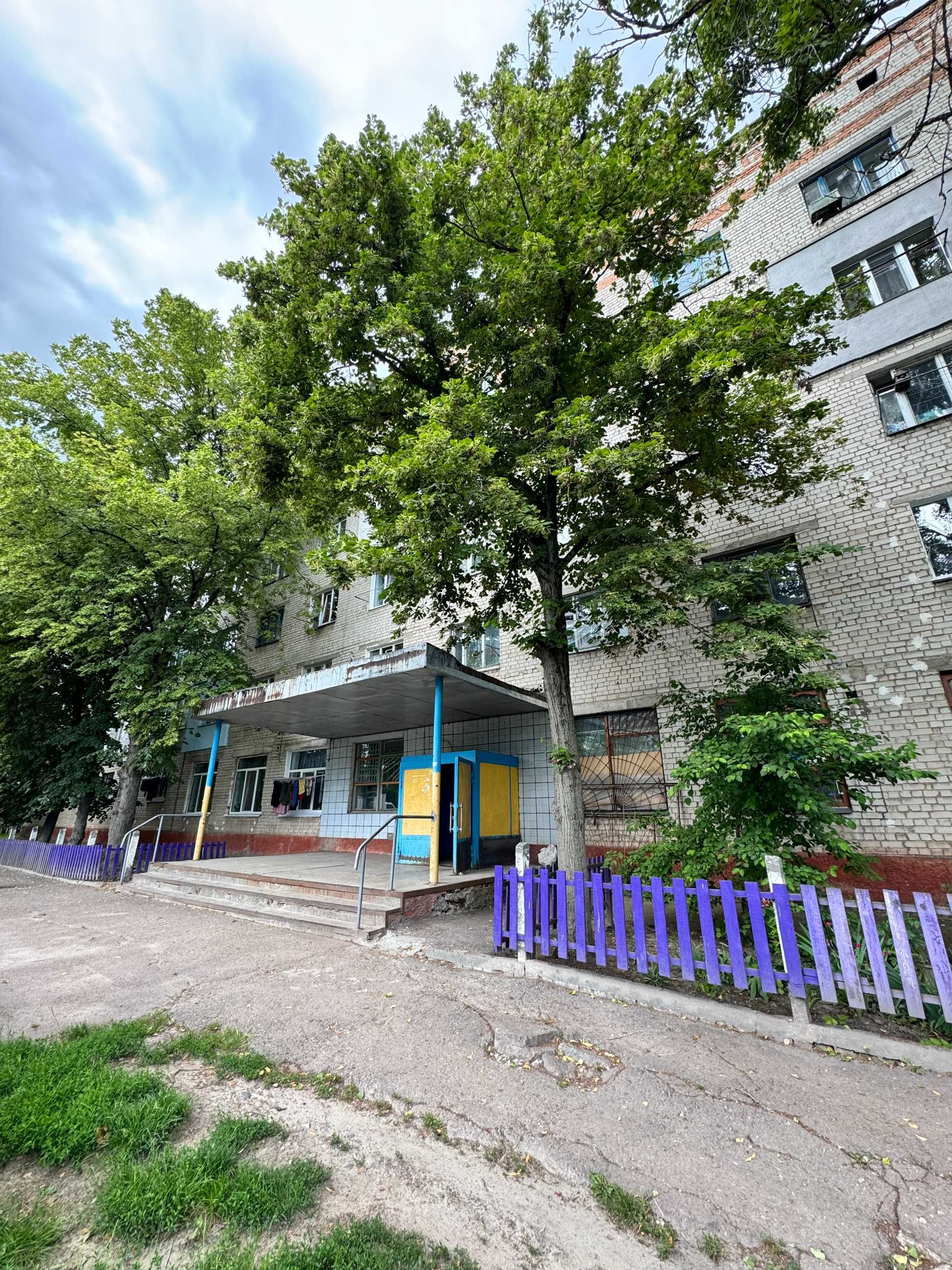Кімната у гуртожитку КСК 17 м2  1 поверх