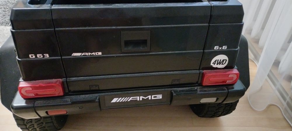 Дитячий електромобіль