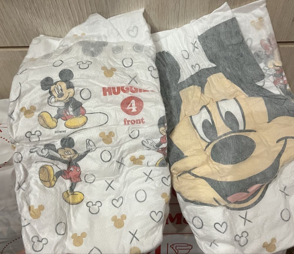 Памперси з Італії Huggies little Movers 4