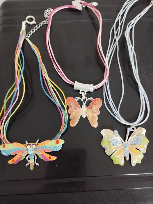 Lote de 10 Fios lindos com pendentes de borboleta e flor