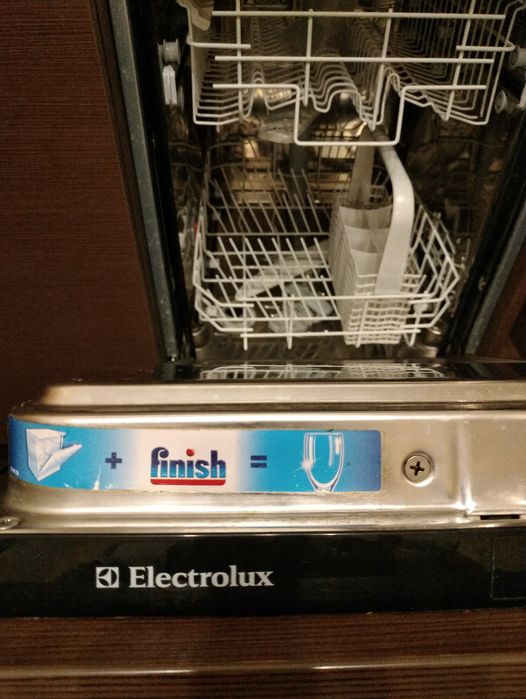 Посудомойка Elektrolux ESL 43020