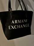 Czarna torebka na ramię Armani Exchange