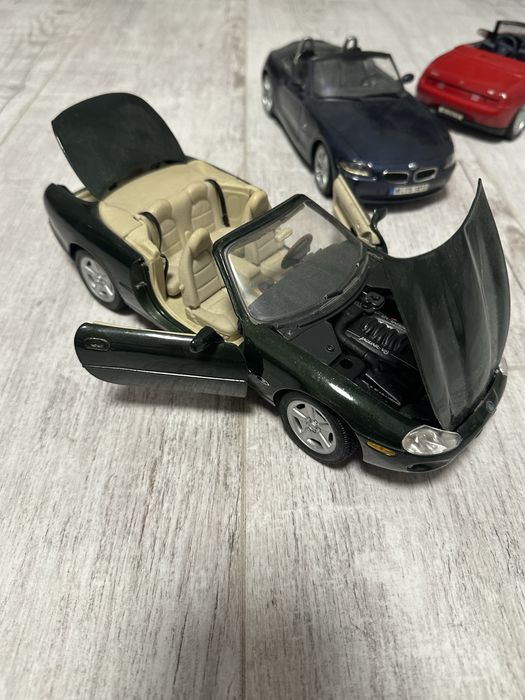 Jaguar XK8 1/18 Maisto