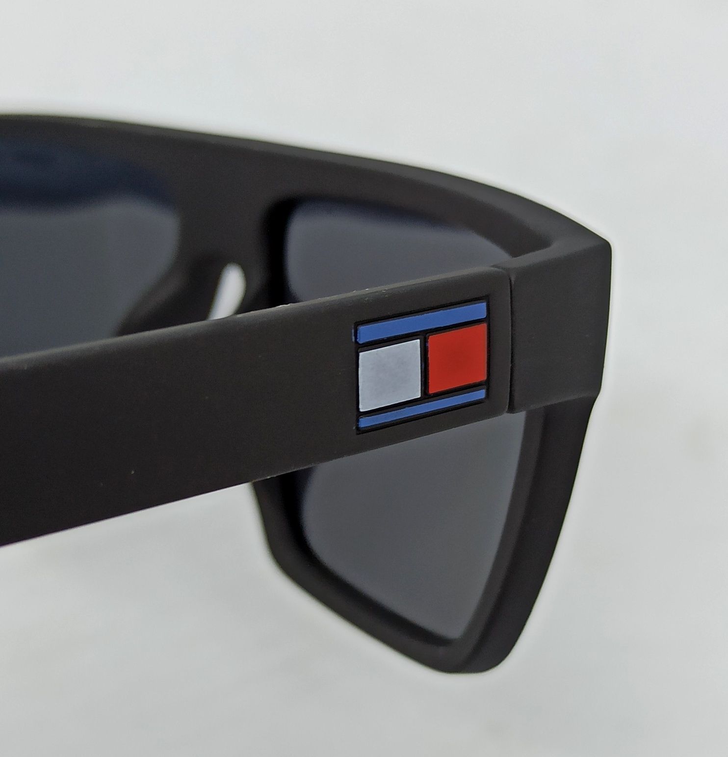 Tommy Hilfiger очки мужские солнцезащитные черный мат поляризованные