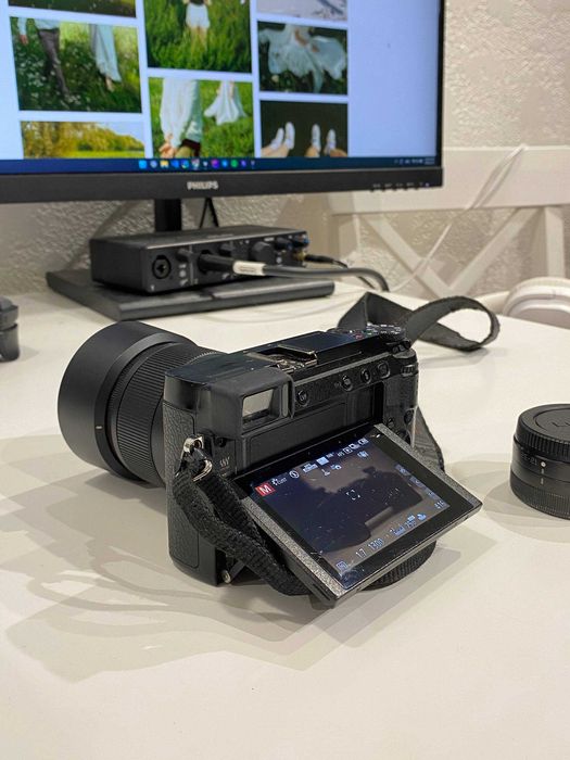 LUMIX GX80 (GX85) + об'єктиви: LUMIX 25mm f1.7 та Kit 12-32mm + бленда