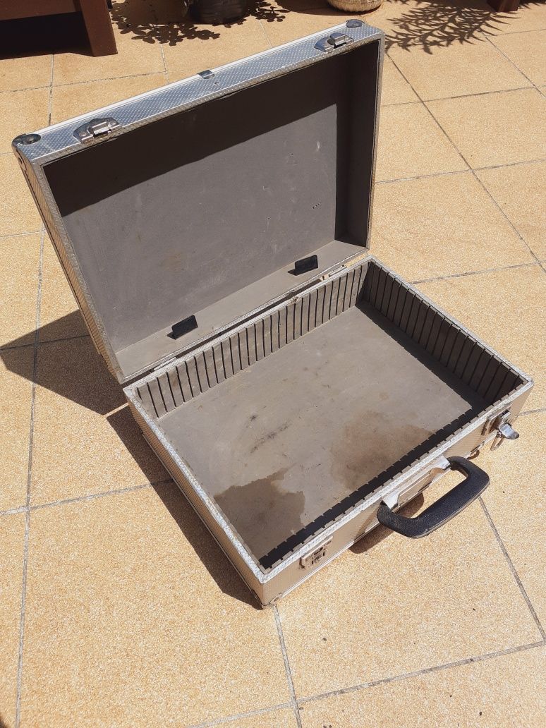 Walizka aluminiowa narzędziowa 45x33x15