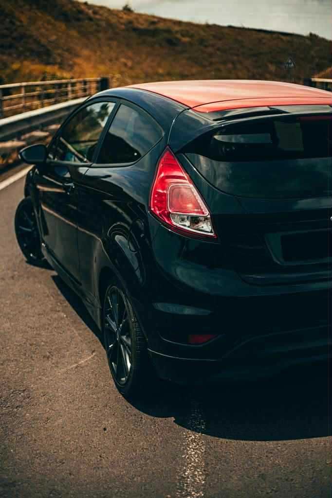 Ford Fiesta Black Edition - 2015/ 140cv