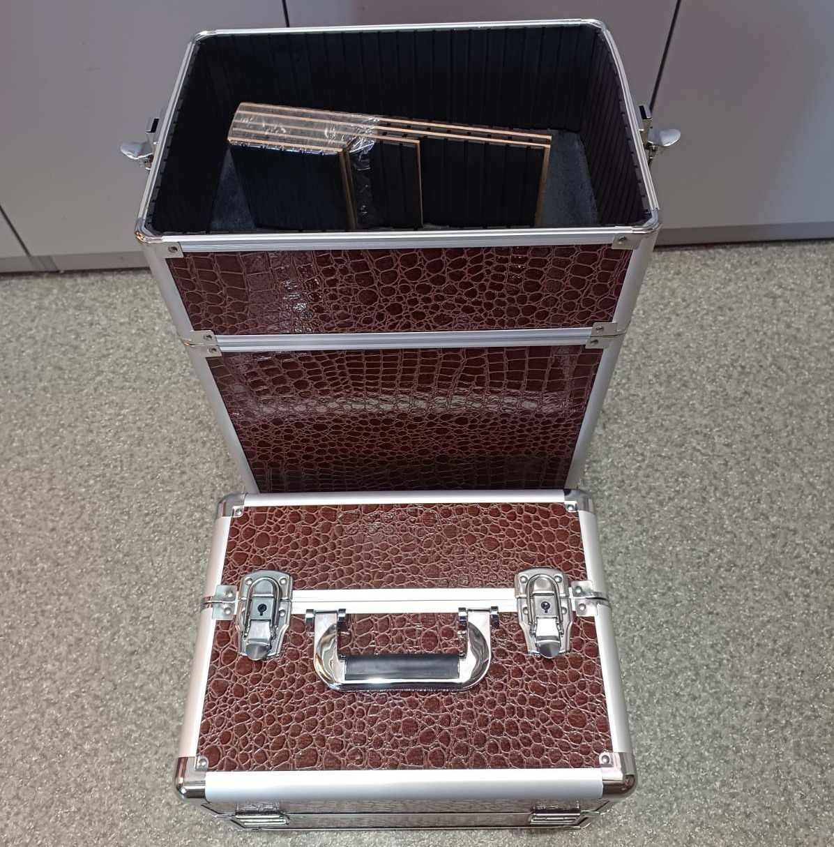 Бьюти кейс алюминиевый чемодан на колесах с ключом трансформер 6200 84