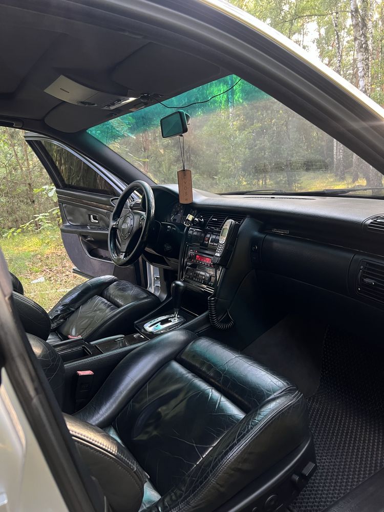 Продам Audi S8 D2