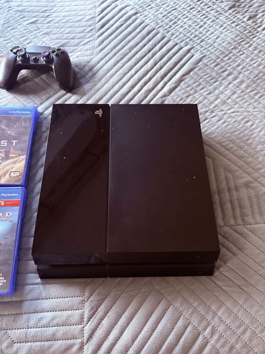PS4 + Jogos + Cabos tudo TOP