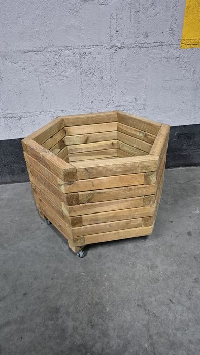 Donica drewniana na kółkach