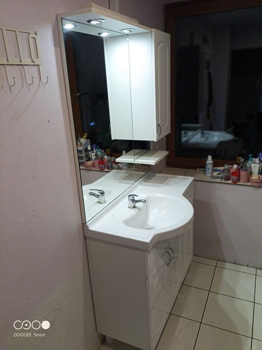 Szafka łazienkowa z umywalką