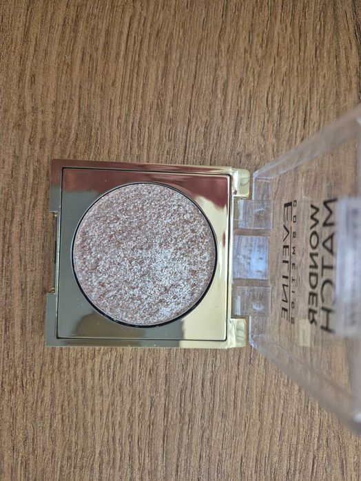 Eveline Wonder Match cień Golden Glow