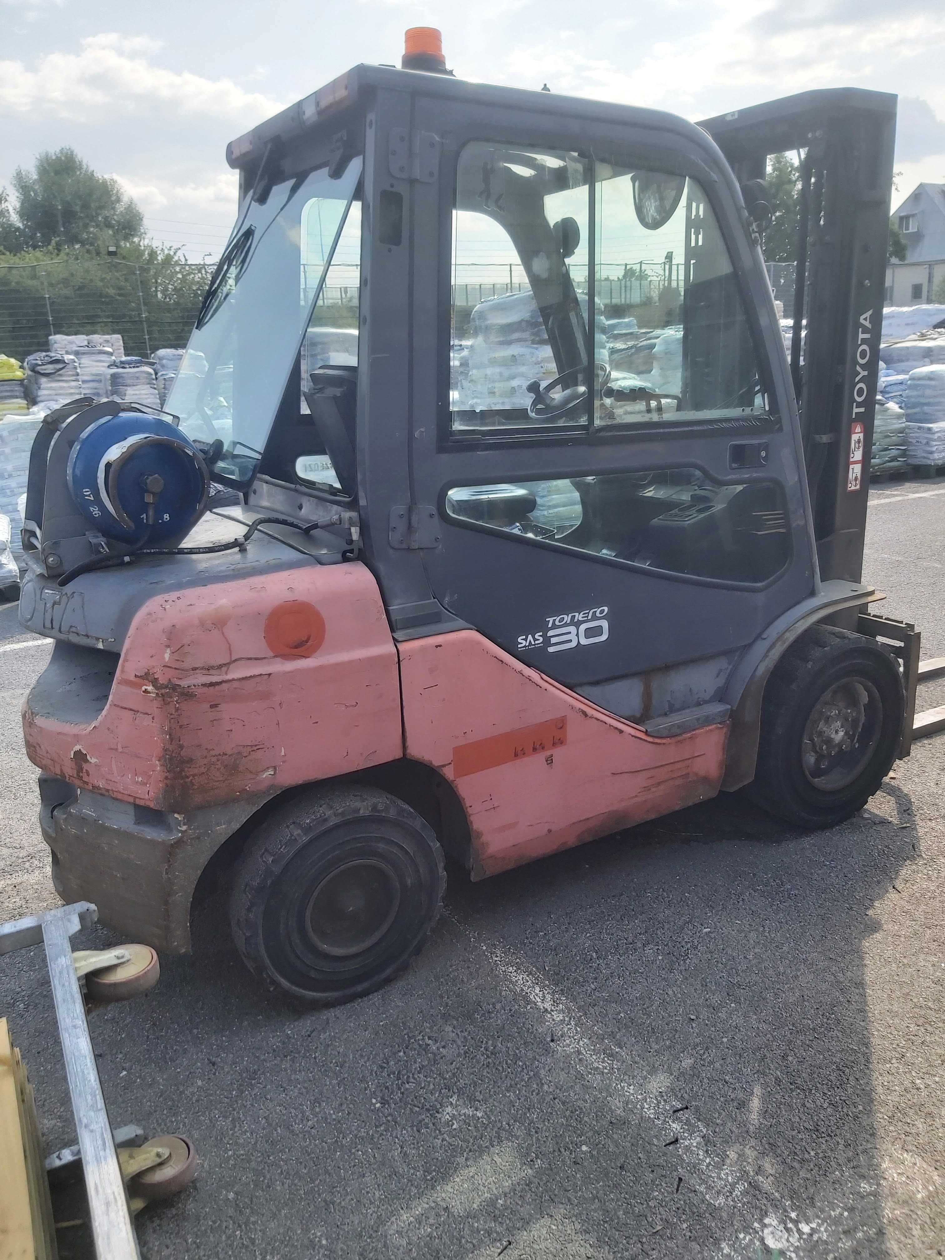 wózek widłowy TOYOTA 8FGF30