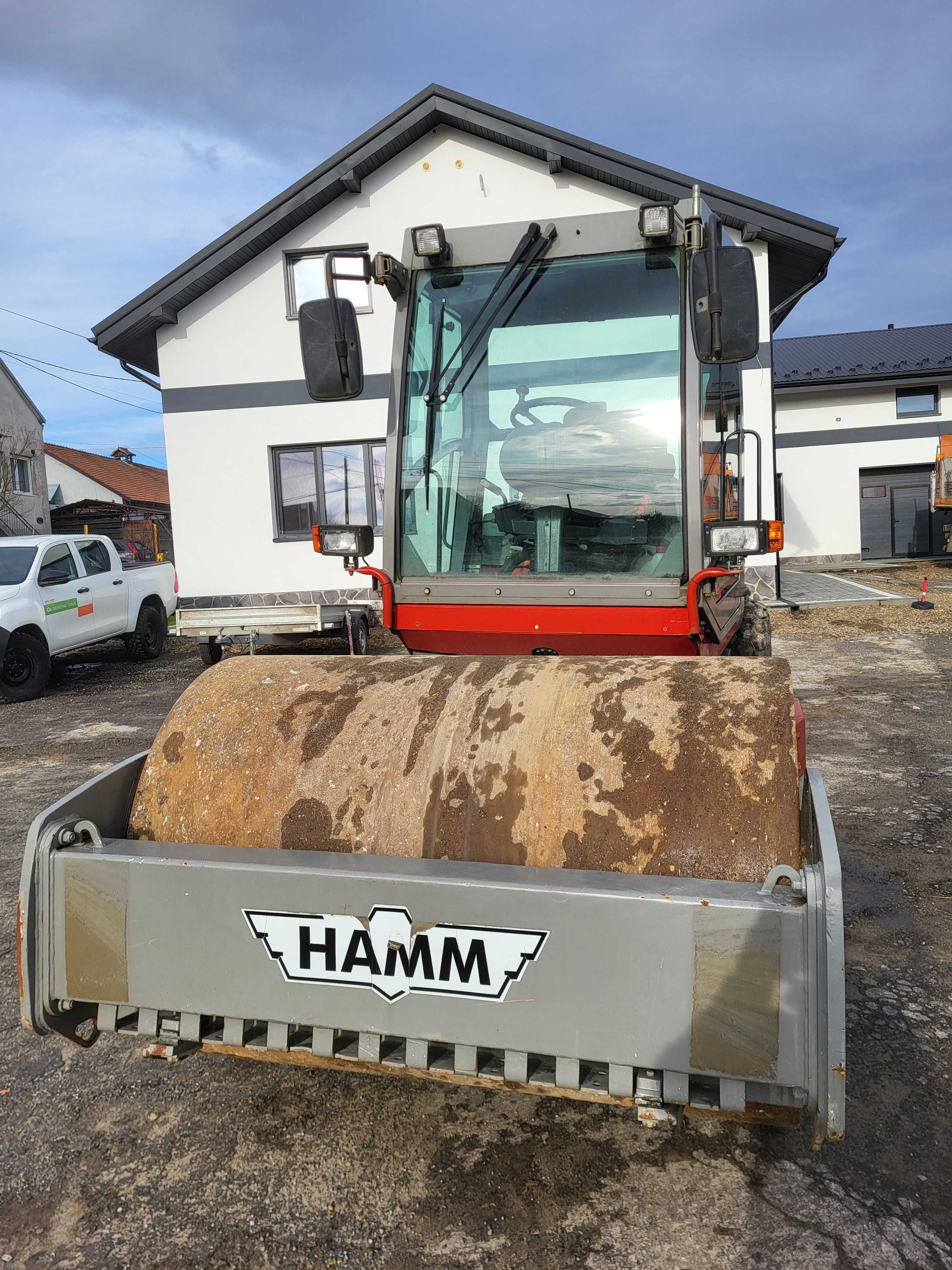 Hamm 3307 walec drogowy 8 ton do robót ziemnych  2700 mtg  stan bdb