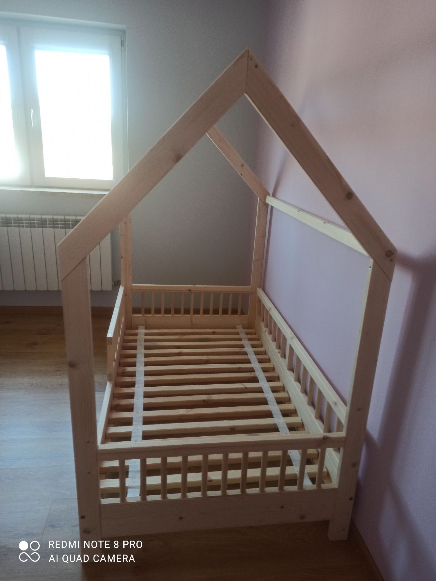 Łóżko domek, styl skandynawski, drewniane 160x90