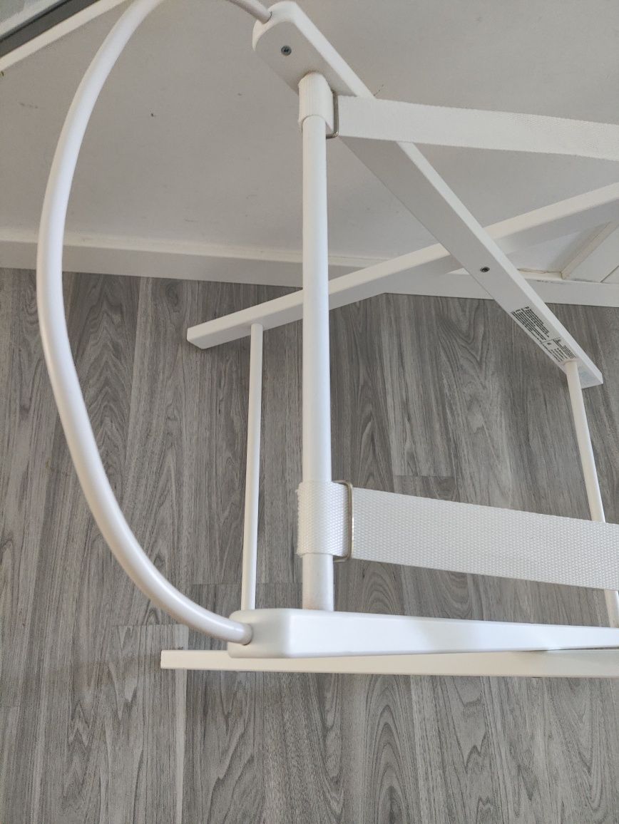 Suporte para alcofa de bebé