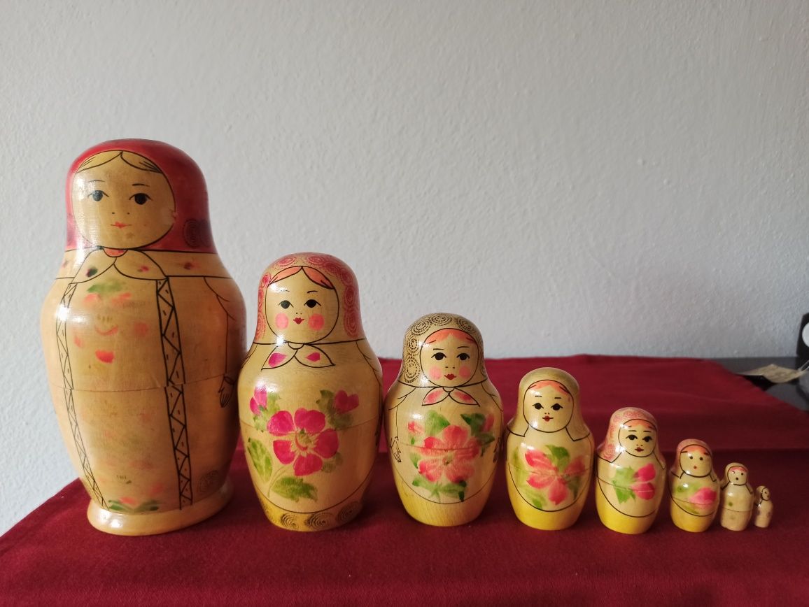 ZSRR Matrioszka składająca się z 8. laleczek