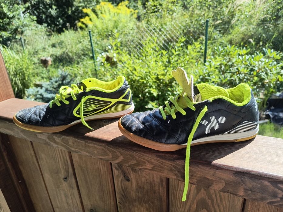 Buty halowe kipsta r.33 chłopięce