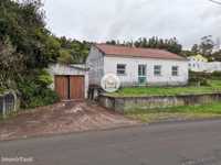 Casa e terreno na Calheta, ilha de São Jorge, Açores