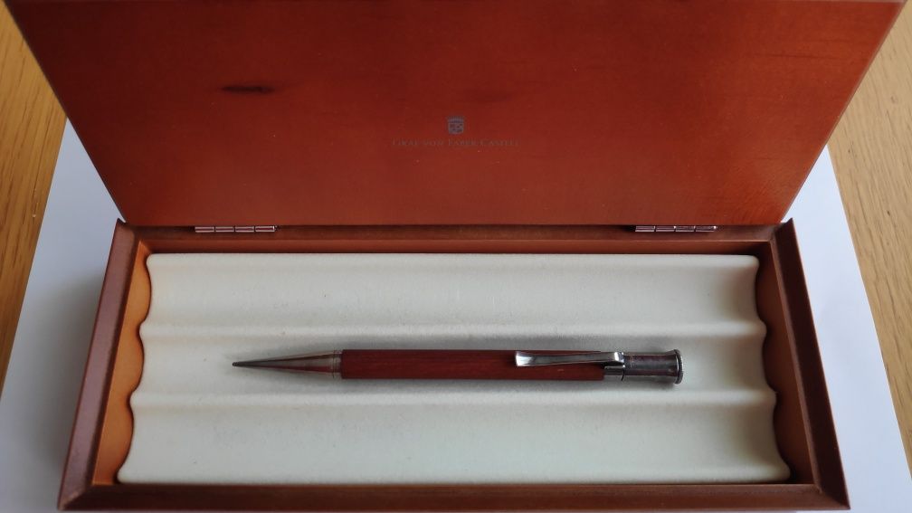 Ołówek automatyczny Graf von Faber Castell Ebony