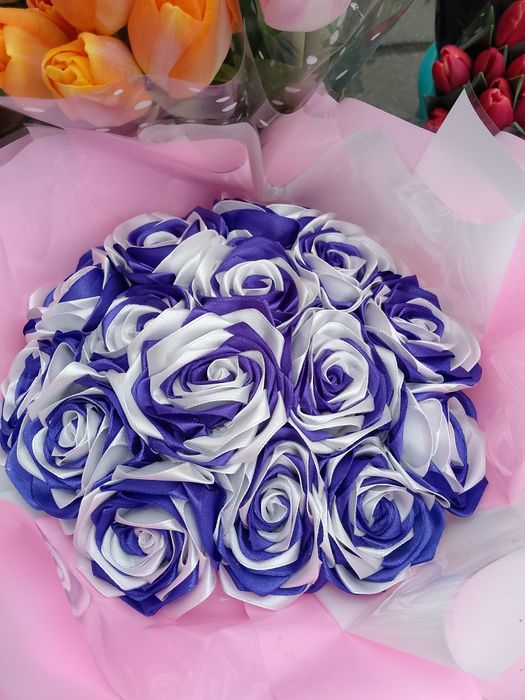 Розы из атласной ленты