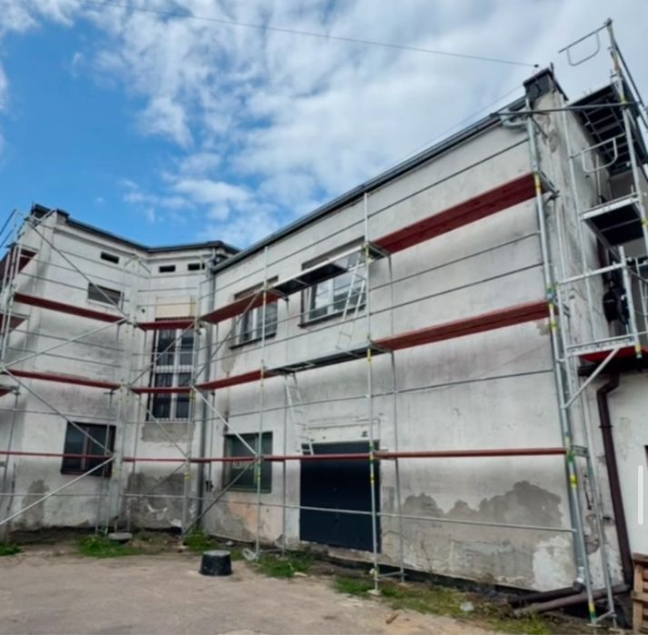 Wynajem rusztowań elewacyjnych fasadowych szalunków