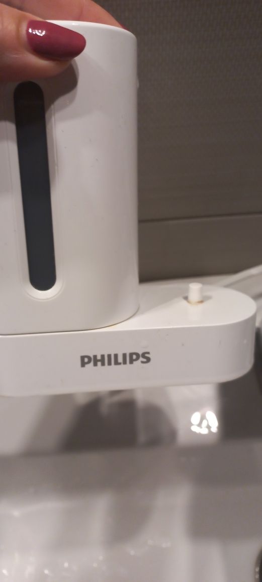 Stacja ładujaco -czyszcząca. Ładowarka i Sanitizer UV HX6160/D Philips