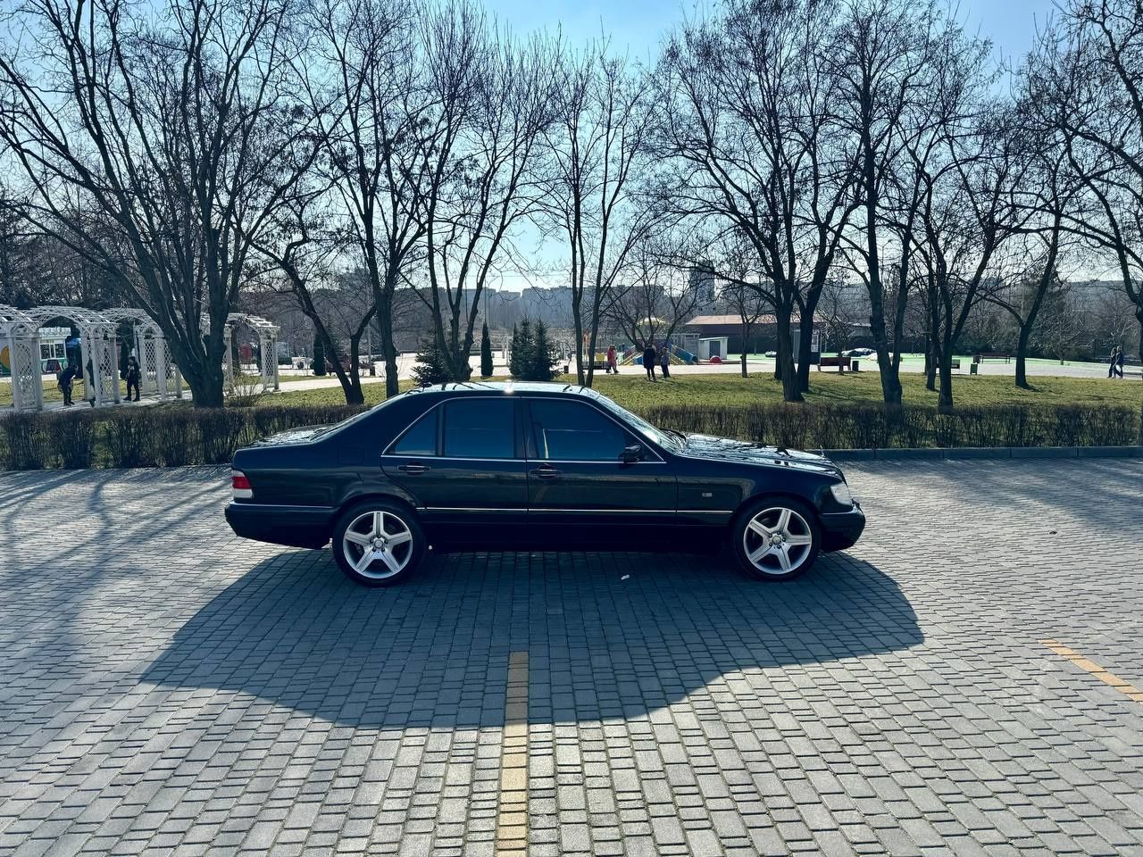 Mercedes-Benz S-class W140