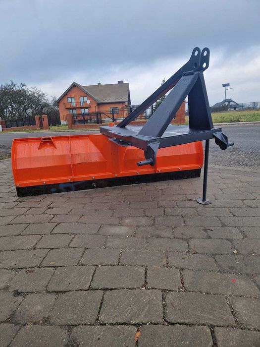Pług do śniegu Pług śnieżny na tył ciągnika Pługi do quada PRODUCENT